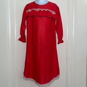 Vtg 60s/70s red little girls long nightgown with long sleeves & lace detailing